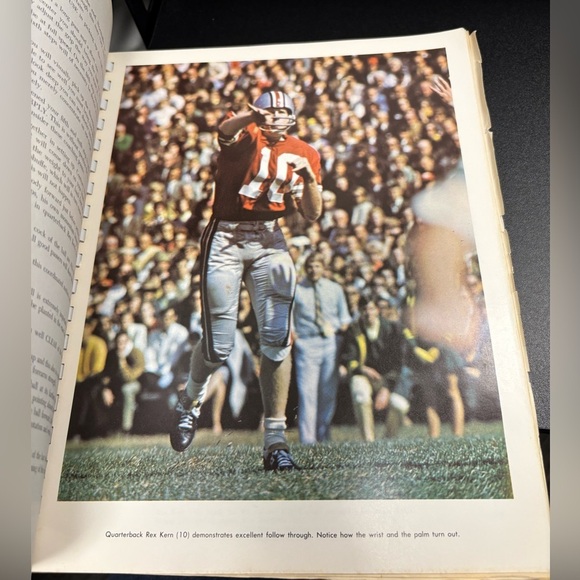 🏈 "Hot Line to Victory" by Ohio State University Buckeyes Coach Woody Hayes - Picture 11 of 14